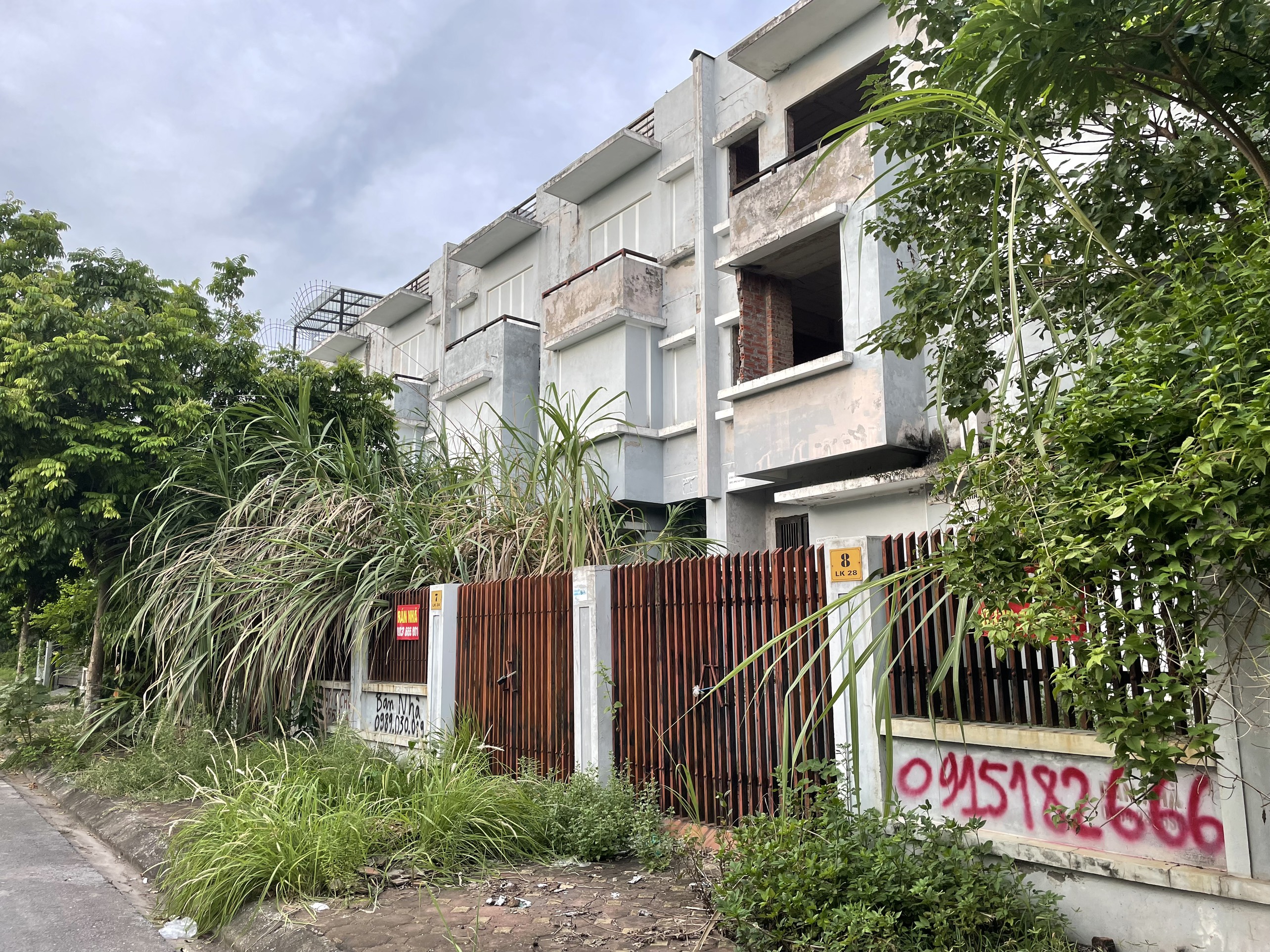 Thu thuế biệt thự bỏ hoang: Tránh lãng phí và ngăn chặn đầu cơ